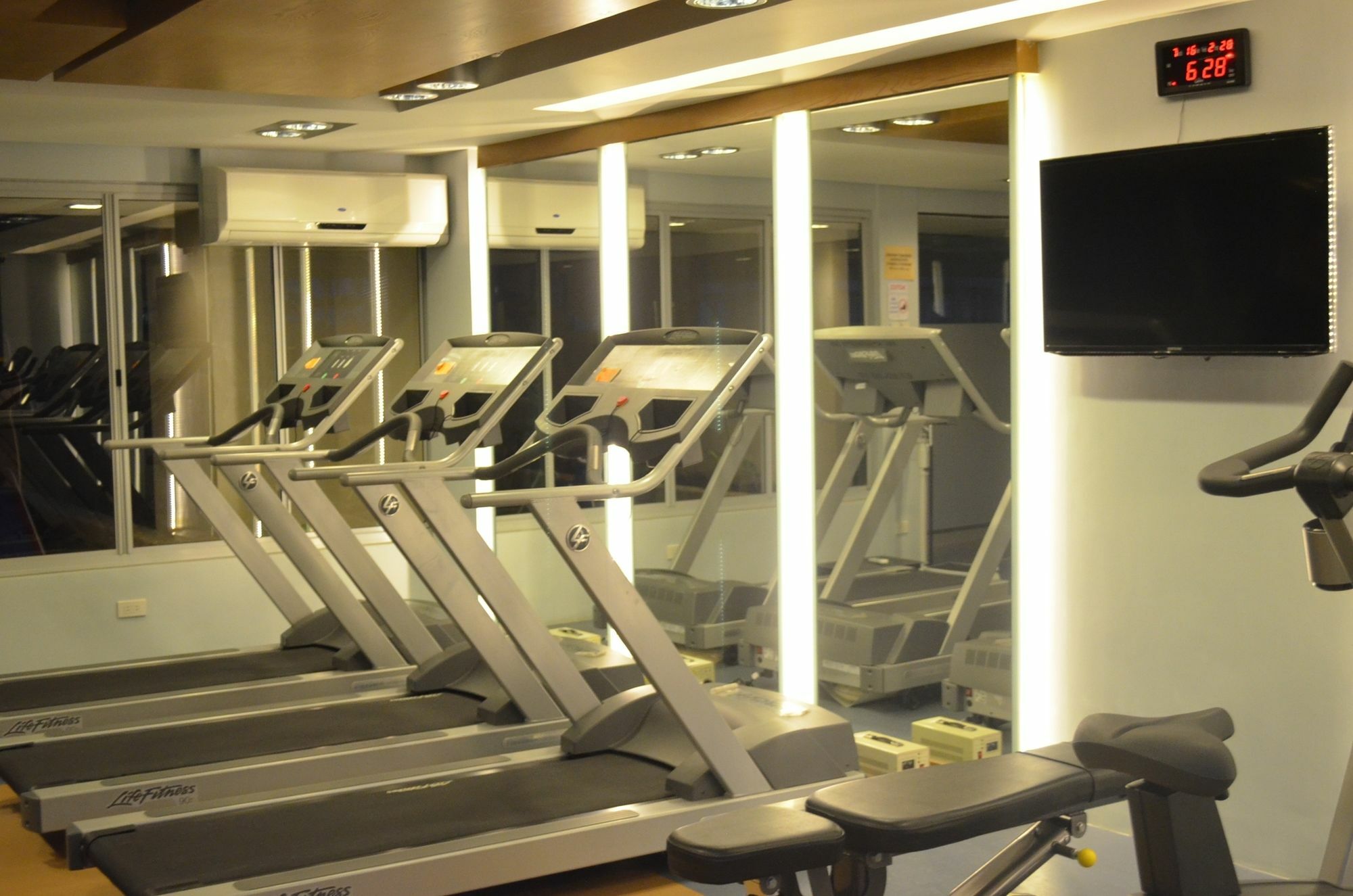 Greenbelt Madison Apartments ماكاتي المظهر الخارجي الصورة